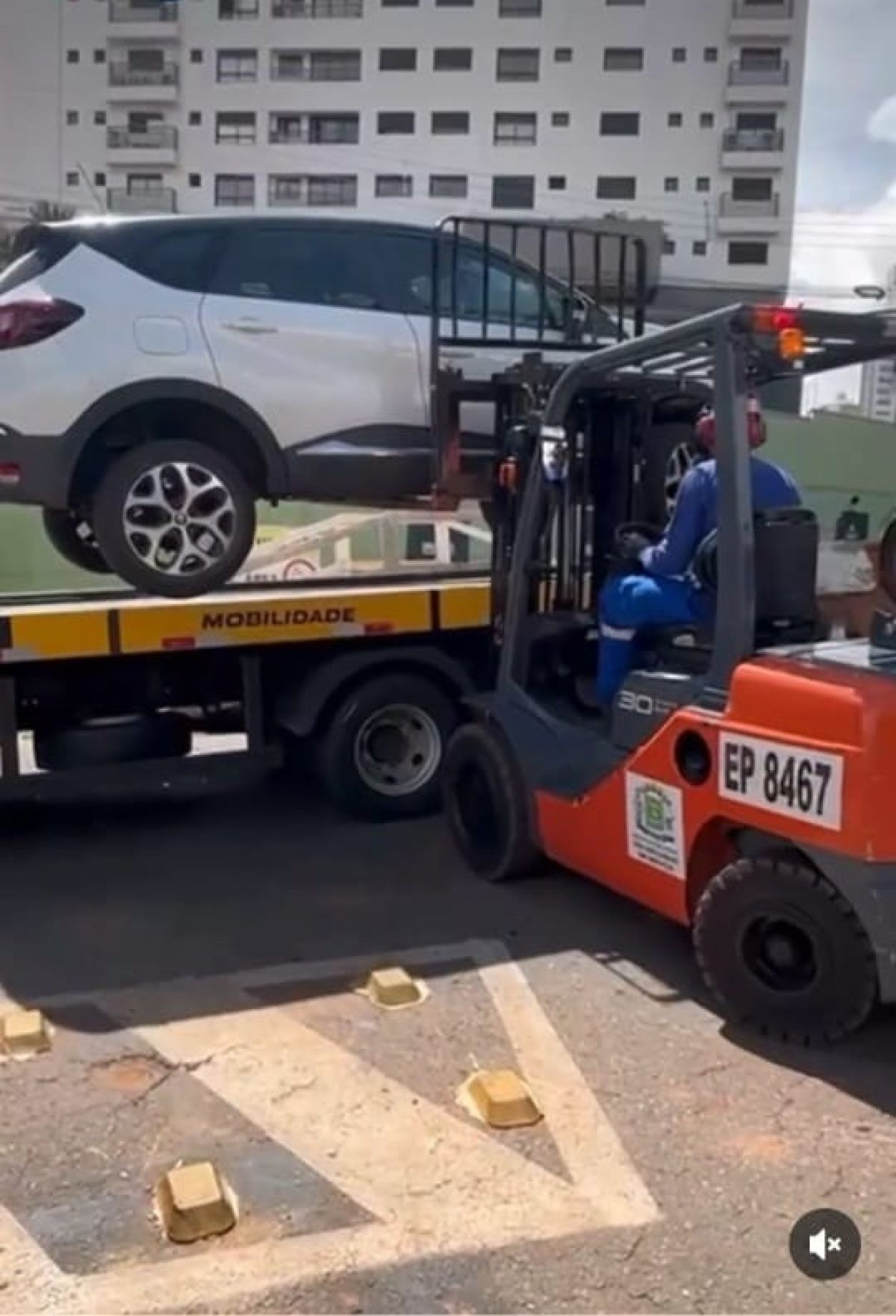 Operação da SMM remove carros estacionados em local proibido